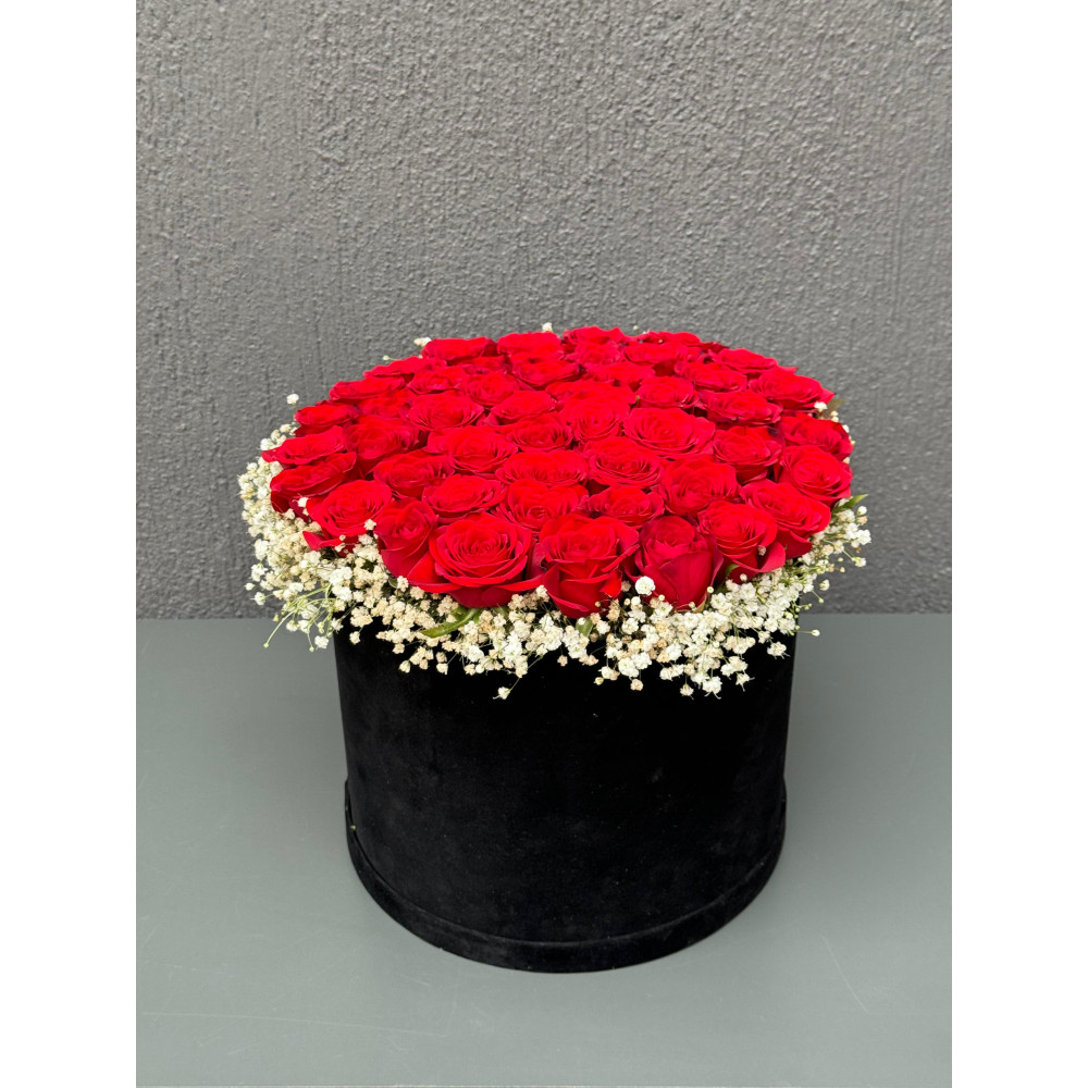 KADİFE KUTUDA KIRMIZI GÜLLER